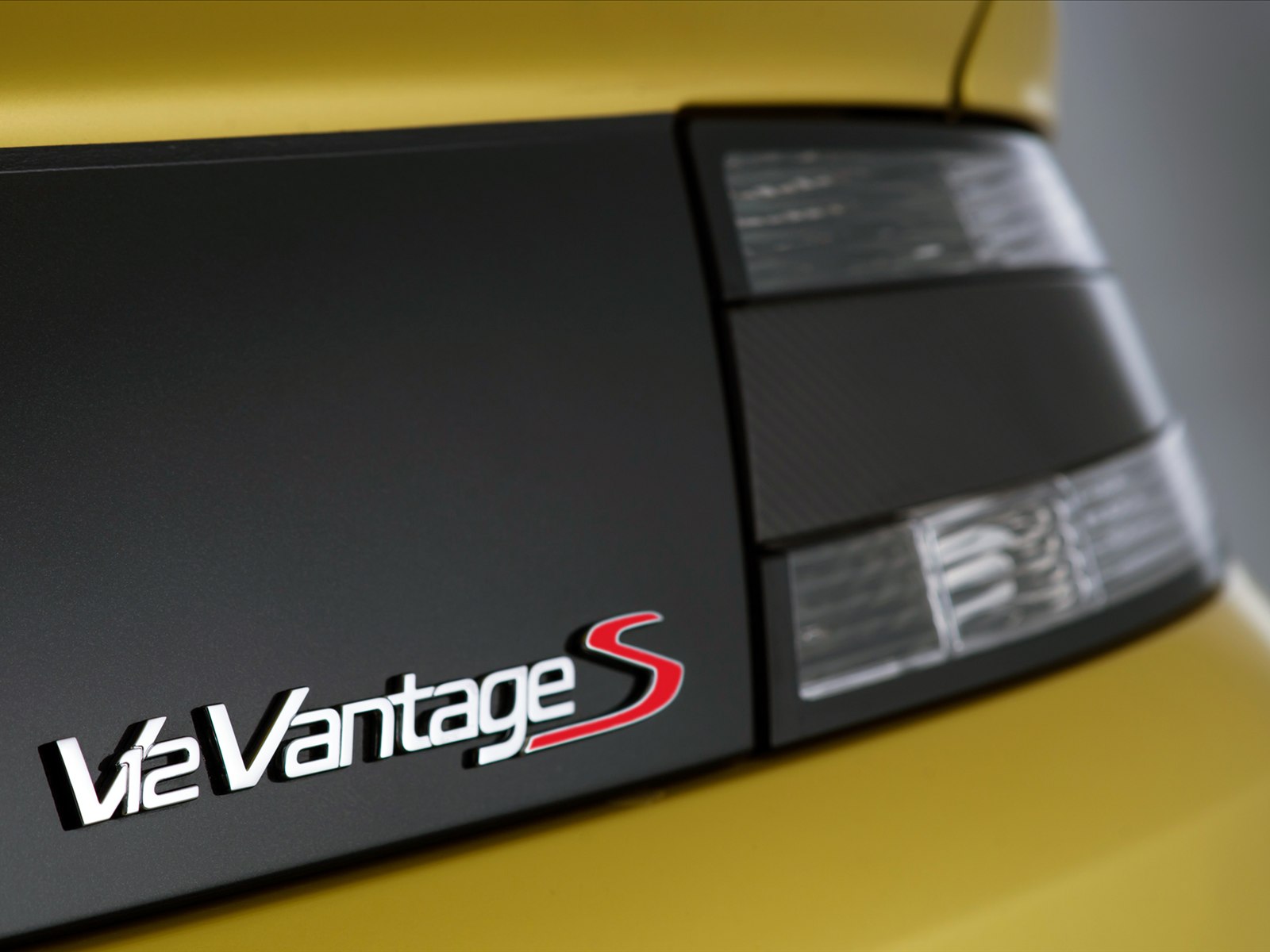 Aston Martin V12 Vantage S 2014